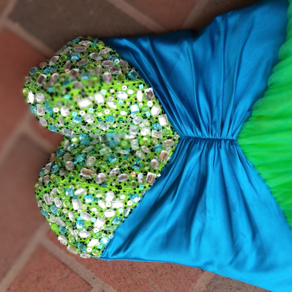Prom Dress - Picture 2 of 5